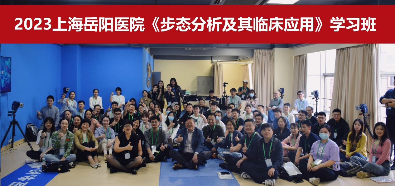 礼堂里有许多人

描述已自动生成